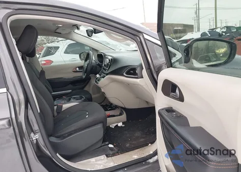 2018 Chrysler Pacifica Touring Plus z USA, uszkodzony, nr VIN 2C4RC1FG9JR103109